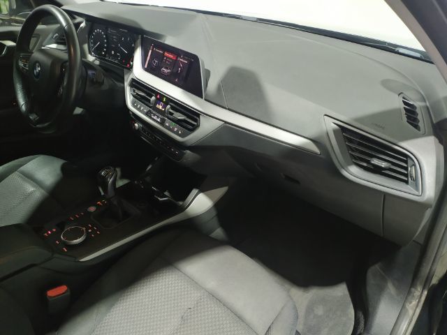 BMW Serie 1 116d color Negro. Año 2019. 85KW(116CV). Diésel. En concesionario Hispamovil, Torrevieja de Alicante