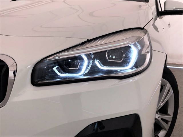 BMW Serie 2 225xe iPerformance Active Tourer color Blanco. Año 2022. 165KW(224CV). Híbrido Electro/Gasolina. En concesionario Vehinter Aguacate de Madrid