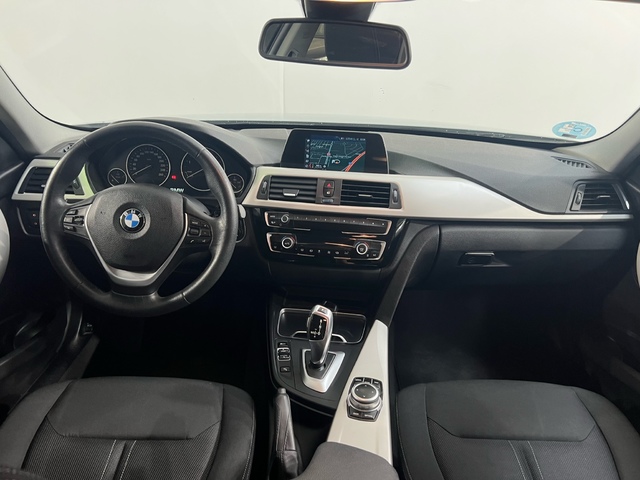 BMW Serie 3 318d Touring color Gris Plata. Año 2019. 110KW(150CV). Diésel. En concesionario Movijerez S.A. S.L. de Cádiz
