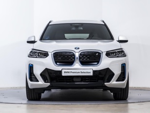 Fotos de BMW iX3 M Sport color Blanco. Año 2023. 210KW(286CV). Eléctrico. En concesionario Oliva Motor Tarragona de Tarragona