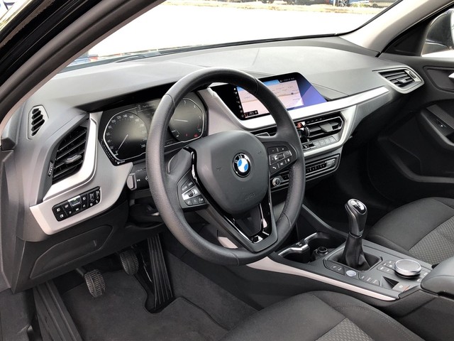 BMW Serie 1 116d color Negro. Año 2019. 85KW(116CV). Diésel. En concesionario Vehinter Aguacate de Madrid
