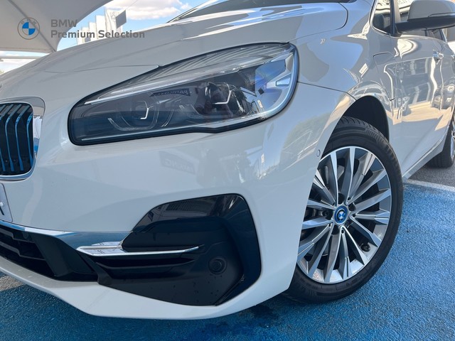 BMW Serie 2 225xe iPerformance Active Tourer color Blanco. Año 2019. 165KW(224CV). Híbrido Electro/Gasolina. En concesionario Ilbira Motor | Granada de Granada