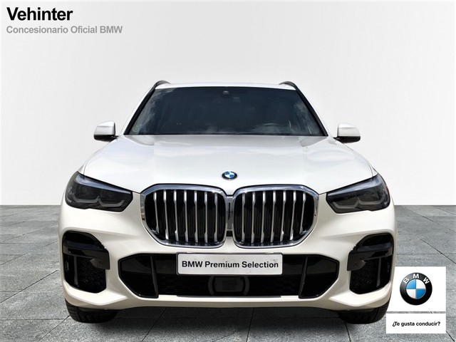 BMW X5 xDrive40d color Blanco. Año 2022. 250KW(340CV). Diésel. En concesionario Momentum S.A. de Madrid