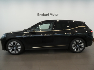 Fotos de BMW iX xDrive40 color Negro. Año 2022. 240KW(326CV). Eléctrico. En concesionario Enekuri Motor de Vizcaya