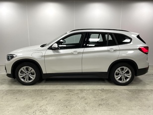 Fotos de BMW X1 xDrive25e color Blanco. Año 2021. 162KW(220CV). Híbrido Electro/Gasolina. En concesionario Maberauto de Castellón