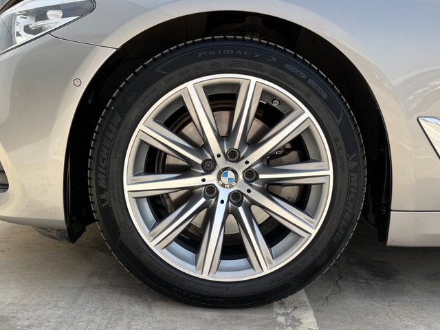 BMW Serie 5 520d color Gris Plata. Año 2019. 140KW(190CV). Diésel. En concesionario Engasa S.A. de Valencia