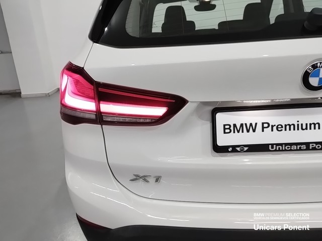 BMW X1 sDrive18d color Blanco. Año 2020. 110KW(150CV). Diésel. En concesionario Unicars Ponent de Lleida