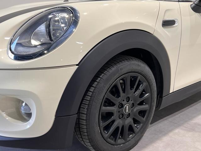 fotoG 5 del MINI MINI 5 Puertas Cooper 100 kW (136 CV) 136cv Gasolina del 2017 en Barcelona