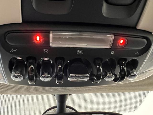 fotoG 11 del MINI MINI 5 Puertas Cooper 100 kW (136 CV) 136cv Gasolina del 2017 en Barcelona