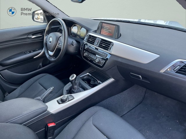 BMW Serie 1 116d color Blanco. Año 2019. 85KW(116CV). Diésel. En concesionario Ilbira Motor | Granada de Granada