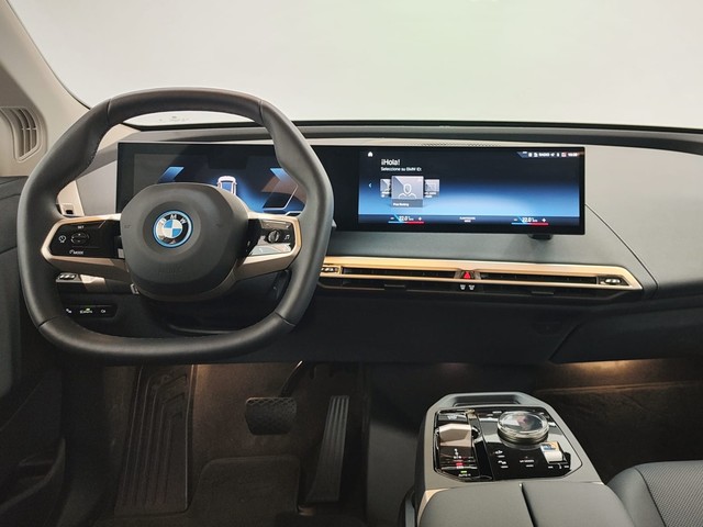 BMW iX xDrive50 color Blanco. Año 2023. 385KW(523CV). Eléctrico. En concesionario Proa Premium Palma de Baleares