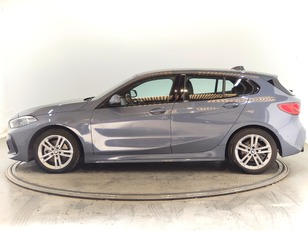 Fotos de BMW Serie 1 118i color Gris. Año 2023. 103KW(140CV). Gasolina. En concesionario Proa Premium Palma de Baleares