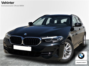 Fotos de BMW Serie 5 520d Touring color Negro. Año 2023. 140KW(190CV). Diésel. En concesionario Momentum S.A. de Madrid