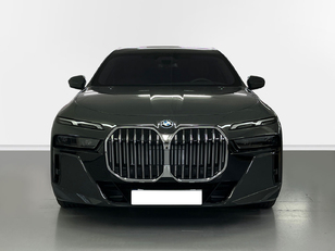 Fotos de BMW Serie 7 750e color Negro. Año 2023. 360KW(489CV). Híbrido Electro/Gasolina. En concesionario Engasa S.A. de Valencia