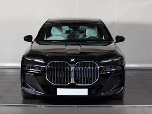 Fotos de BMW Serie 7 740d color Negro. Año 2023. 220KW(299CV). Diésel. En concesionario Avilcar de Ávila