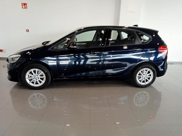 BMW Serie 2 220d Active Tourer color Azul. Año 2019. 140KW(190CV). Diésel. En concesionario Mandel Motor Badajoz de Badajoz