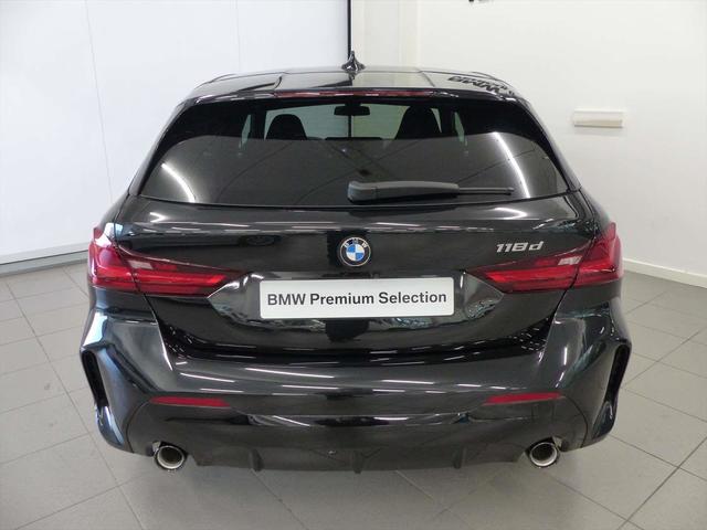 BMW Serie 1 118d color Negro. Año 2023. 110KW(150CV). Diésel. En concesionario Lurauto Bizkaia de Vizcaya