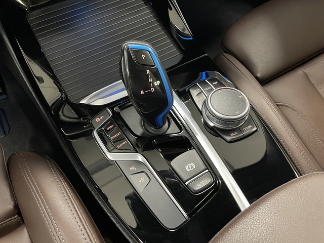 BMW iX3 Impressive color Blanco. Año 2021. 210KW(286CV). Eléctrico. En concesionario Maberauto de Castellón