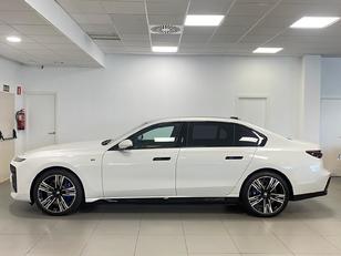 Fotos de BMW i7 xDrive60 color Blanco. Año 2023. 400KW(544CV). Eléctrico. En concesionario Marmotor de Las Palmas