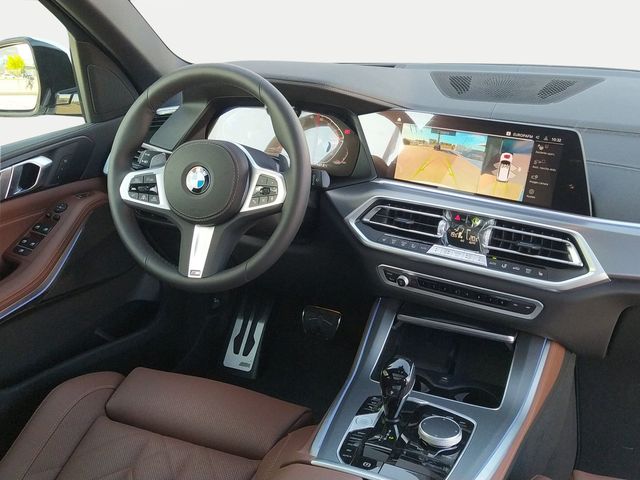 BMW X5 xDrive40d color Blanco. Año 2023. 250KW(340CV). Diésel. En concesionario San Rafael Motor, S.L. de Córdoba
