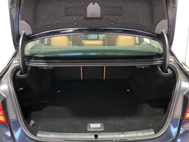 BMW Serie 5 530e iPerformance color Azul. Año 2018. 185KW(252CV). Híbrido Electro/Gasolina. En concesionario Movilnorte Las Rozas de Madrid