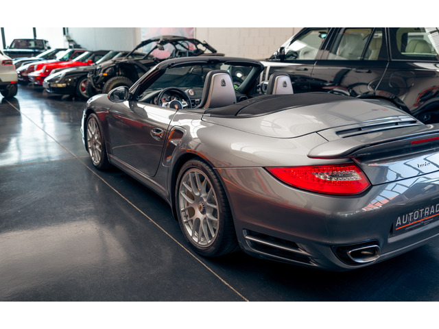 Porsche 911 Turbo Cabrio 368 kW (500 CV)