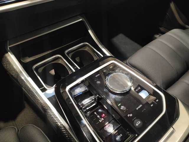 BMW i7 xDrive60 color Negro. Año 2023. 400KW(544CV). Eléctrico. En concesionario MOTOR MUNICH S.A.U  - Terrassa de Barcelona