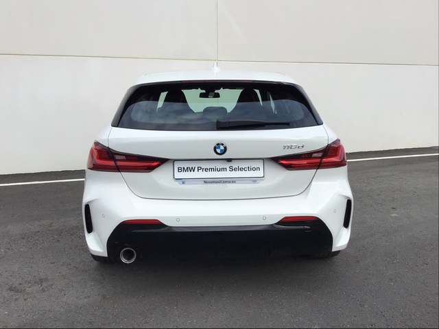 BMW Serie 1 118d color Blanco. Año 2021. 110KW(150CV). Diésel. En concesionario Novomóvil Oleiros de Coruña