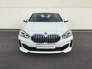 Fotos de BMW Serie 1 118d color Blanco. Año 2021. 110KW(150CV). Diésel. En concesionario Novomóvil Oleiros de Coruña