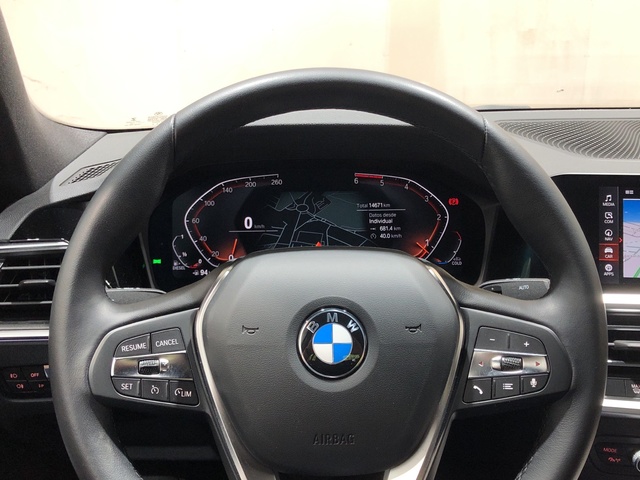 BMW Serie 3 320d color Gris. Año 2022. 140KW(190CV). Diésel. En concesionario Movilnorte El Carralero de Madrid