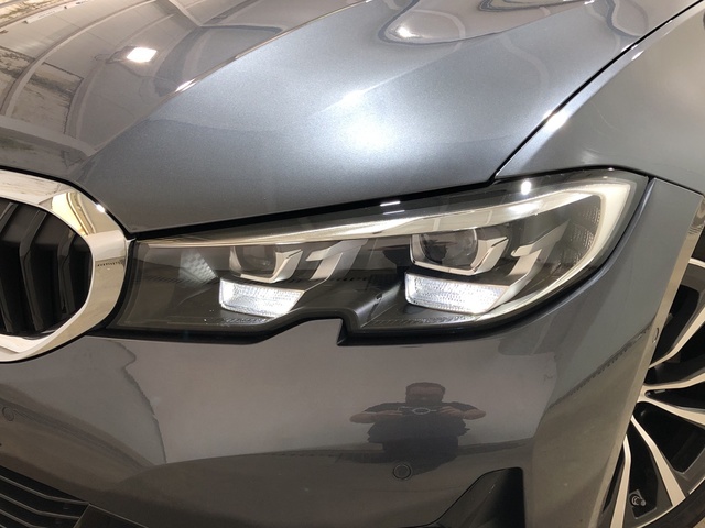 BMW Serie 3 320d color Gris. Año 2022. 140KW(190CV). Diésel. En concesionario Movilnorte El Carralero de Madrid