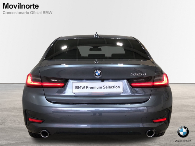 BMW Serie 3 320d color Gris. Año 2022. 140KW(190CV). Diésel. En concesionario Movilnorte El Plantio de Madrid