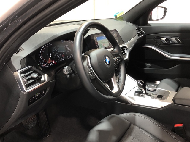 BMW Serie 3 320d color Gris. Año 2022. 140KW(190CV). Diésel. En concesionario Movilnorte Las Rozas de Madrid