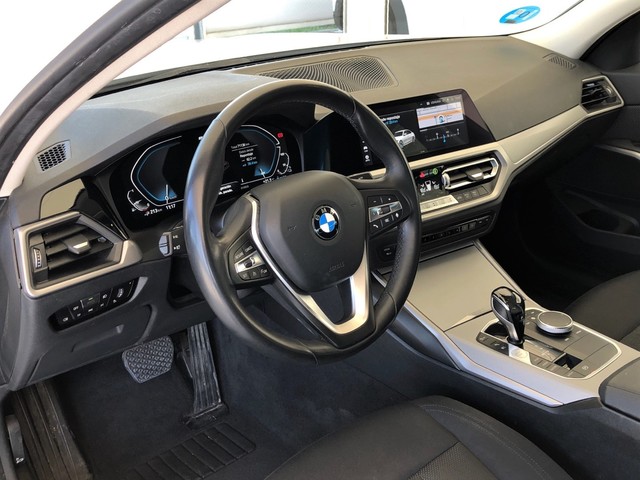 BMW Serie 3 330e color Blanco. Año 2019. 215KW(292CV). Híbrido Electro/Gasolina. En concesionario Vehinter Getafe de Madrid