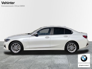 Fotos de BMW Serie 3 330e color Blanco. Año 2019. 215KW(292CV). Híbrido Electro/Gasolina. En concesionario Vehinter Getafe de Madrid
