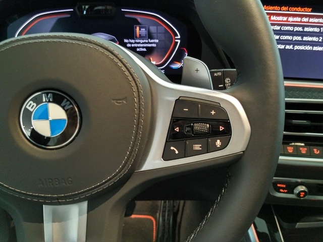 BMW X5 xDrive40d color Gris. Año 2023. 250KW(340CV). Diésel. En concesionario ALBAMOCION CIUDAD REAL  de Ciudad Real