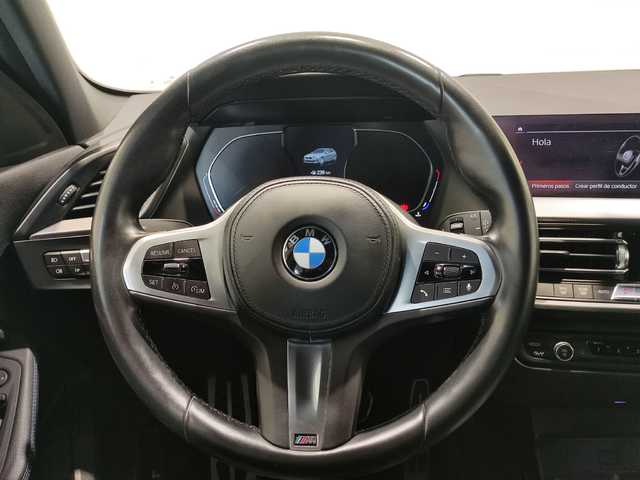 BMW Serie 1 118d color Gris. Año 2021. 110KW(150CV). Diésel. En concesionario MOTOR MUNICH S.A.U  - Terrassa de Barcelona