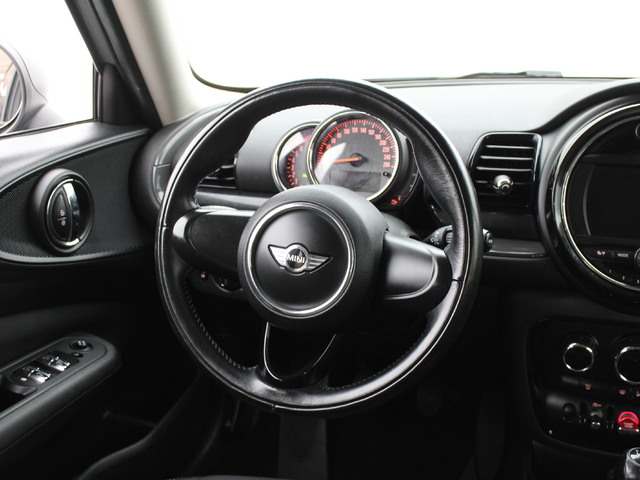 fotoG 18 del MINI MINI Clubman One 75 kW (102 CV) 102cv Gasolina del 2017 en Zaragoza