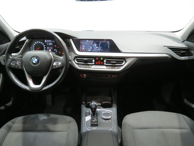 BMW Serie 1 116d color Gris Plata. Año 2020. 85KW(116CV). Diésel. En concesionario GANDIA Automoviles Fersan, S.A. de Valencia