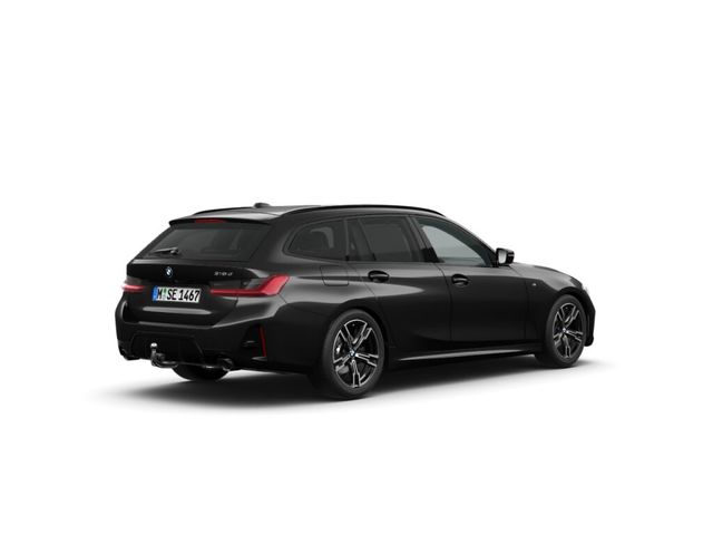 BMW Serie 3 318d Touring color Negro. Año 2023. 110KW(150CV). Diésel. En concesionario Mandel Motor Badajoz de Badajoz