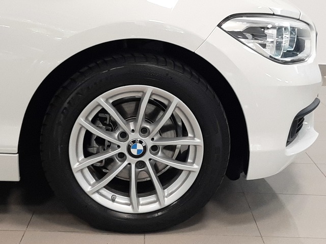BMW Serie 1 116d color Blanco. Año 2019. 85KW(116CV). Diésel. 