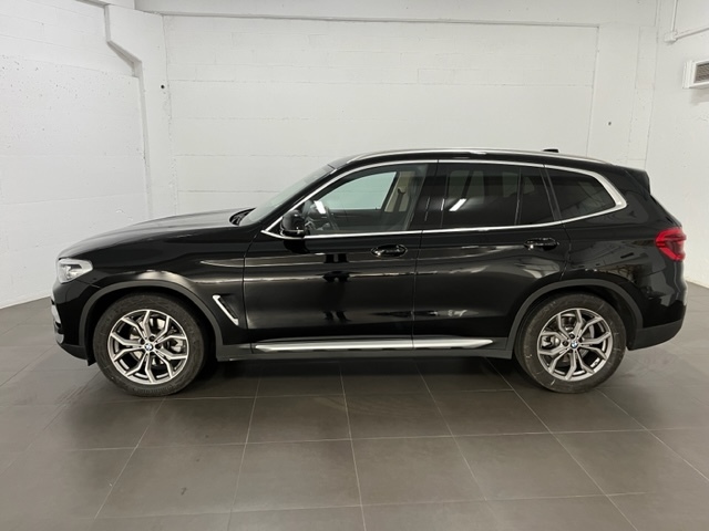 BMW X3 sDrive18d color Negro. Año 2019. 110KW(150CV). Diésel. En concesionario Amiocar S.A. de Coruña