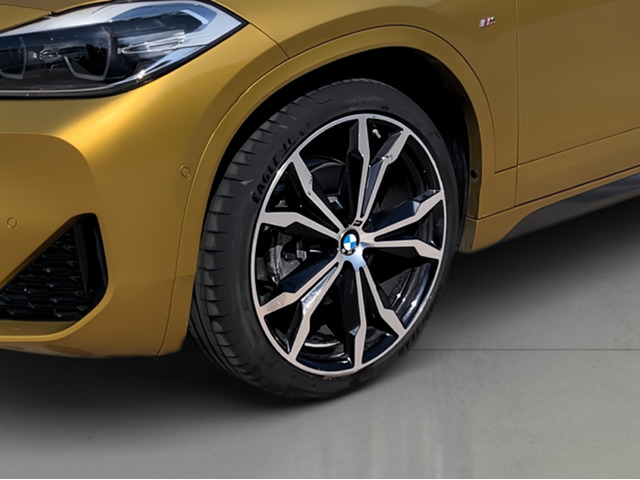 BMW X2 sDrive18d color Oro. Año 2022. 110KW(150CV). Diésel. En concesionario Automotor Premium Viso - Málaga de Málaga