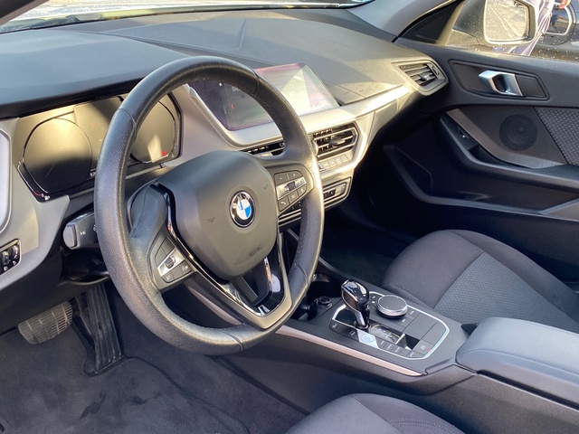 BMW Serie 1 118i color Blanco. Año 2020. 103KW(140CV). Gasolina. En concesionario Auto Premier, S.A. - GUADALAJARA de Guadalajara