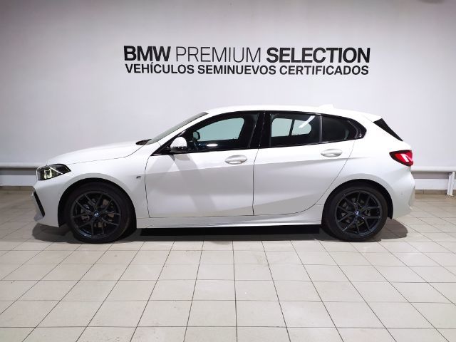 BMW Serie 1 118i color Blanco. Año 2022. 100KW(136CV). Gasolina. En concesionario Hispamovil, Orihuela de Alicante