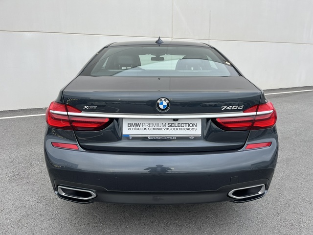 BMW Serie 7 740d color Gris. Año 2017. 235KW(320CV). Diésel. En concesionario Novomóvil Oleiros de Coruña