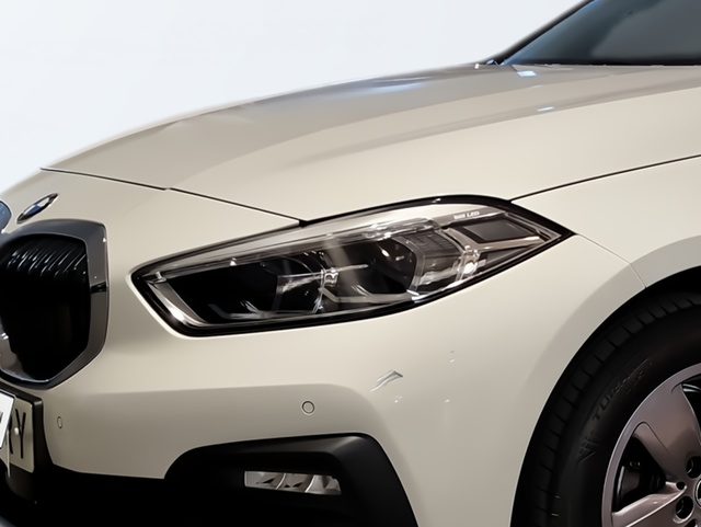 BMW Serie 1 118i color Blanco. Año 2020. 103KW(140CV). Gasolina. En concesionario Automotor Premium Marbella - Málaga de Málaga
