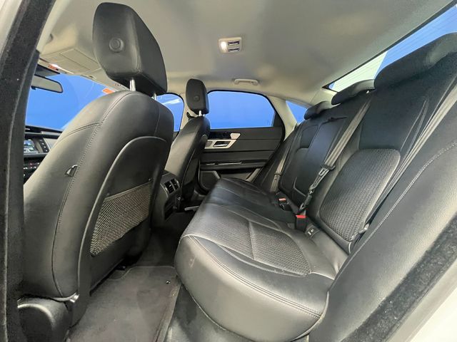 Jaguar XF 2.0 D Prestige Auto 132 kW (180 CV)