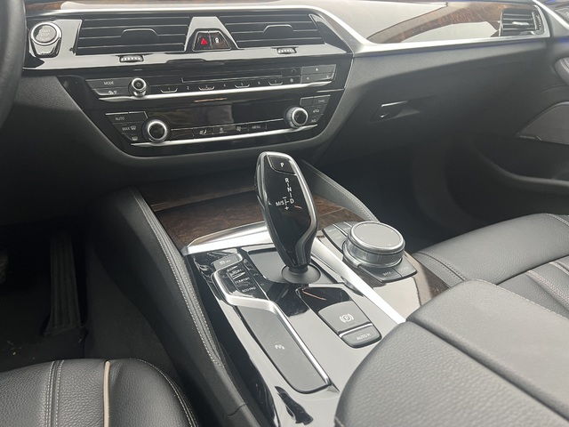 BMW Serie 5 530i color Gris. Año 2018. 185KW(252CV). Gasolina. En concesionario Augusta Aragon S.A. de Zaragoza