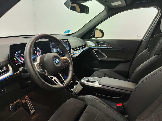 BMW X1 xDrive25e color Gris. Año 2023. 180KW(245CV). Híbrido Electro/Gasolina. En concesionario Proa Premium Palma de Baleares